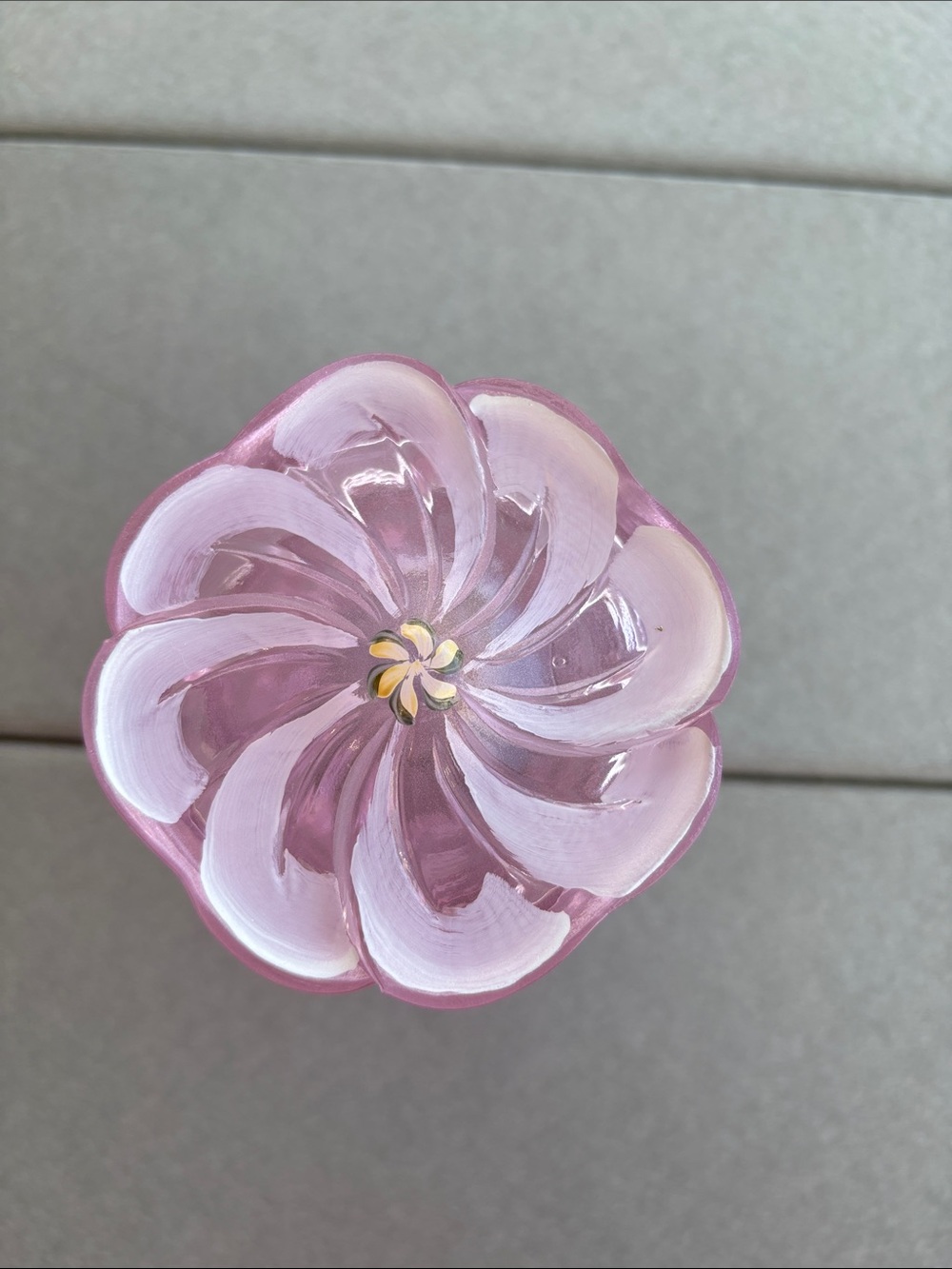 Fenton Pink chiffon Satin Glass with Hand-painted Accents. In excellent cond. - Picture 3 of 9